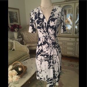 Adrianna PAPELL white/navy wrap front dress size XS